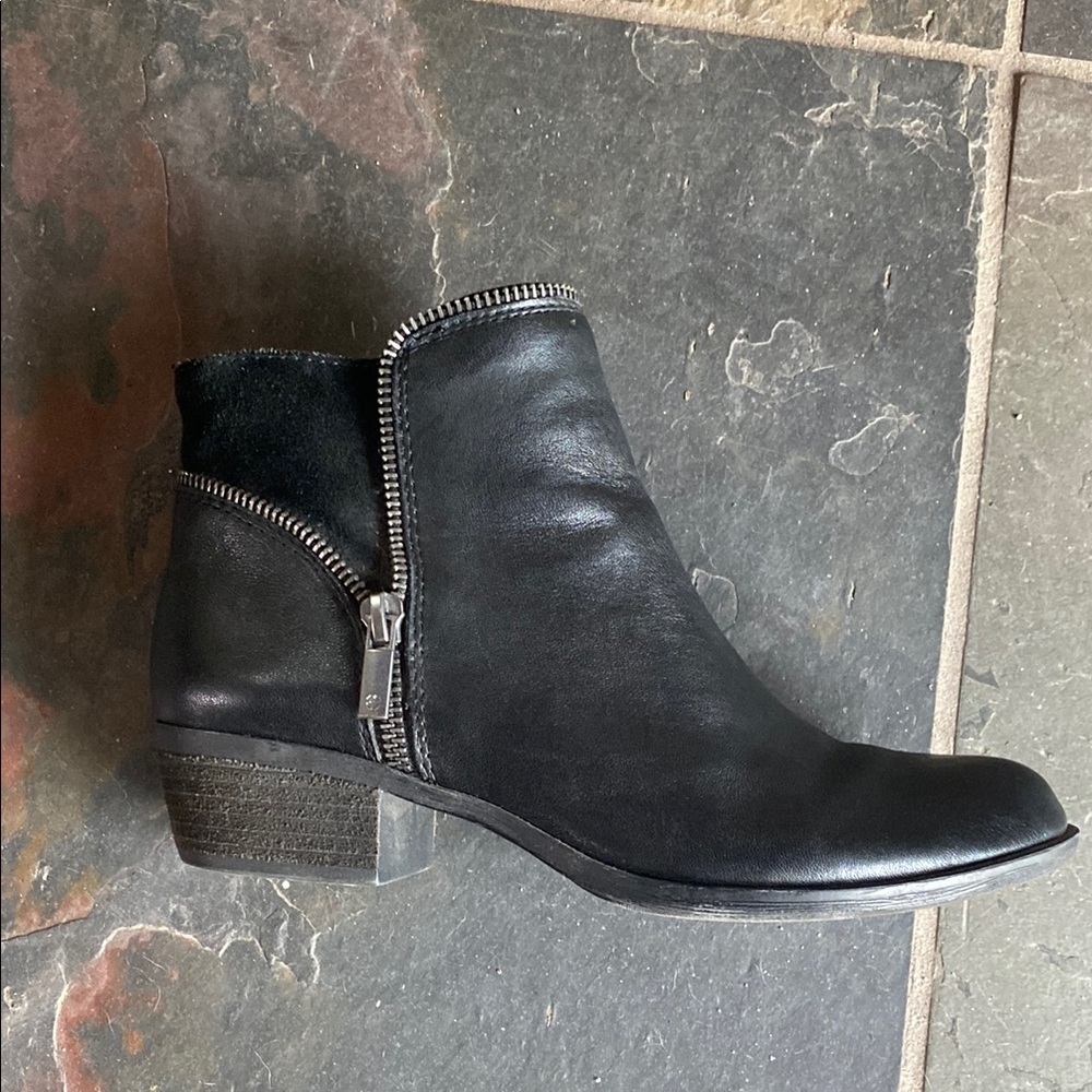 Lucky Brand Black Ankle Booties Sleek Design - Picture 2 of 12